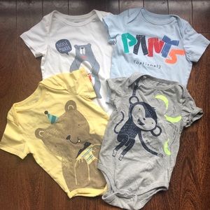 Gap 18-24m Shortsleeved Onesie Bundle